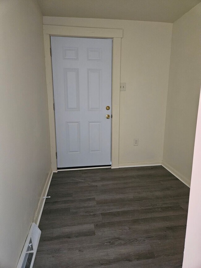 Building Photo - 906 E King Street, YORK