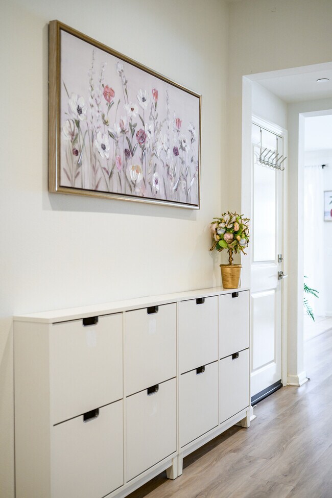 Building Photo - 110 Sugar Cane