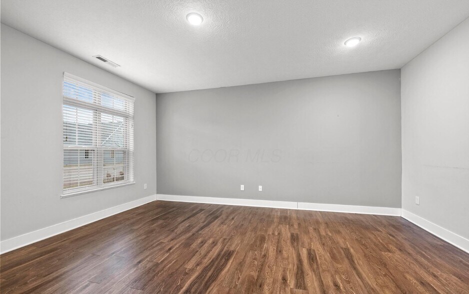 Building Photo - 6797 Rolfe Ave