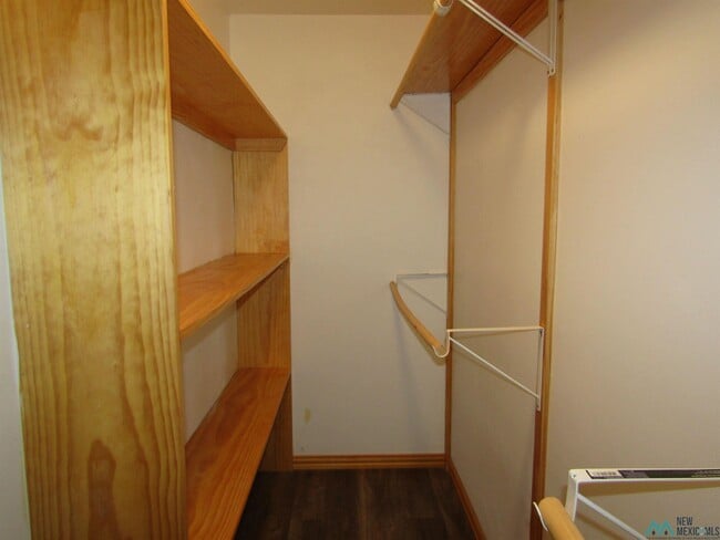 Building Photo - 1915 Villa Dr