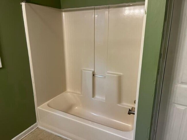 Building Photo - Beautiful 3 Bedroom/2 Bath Home Off Baytree!