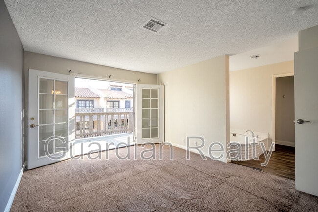 Building Photo - 2882 Calle Del Oro
