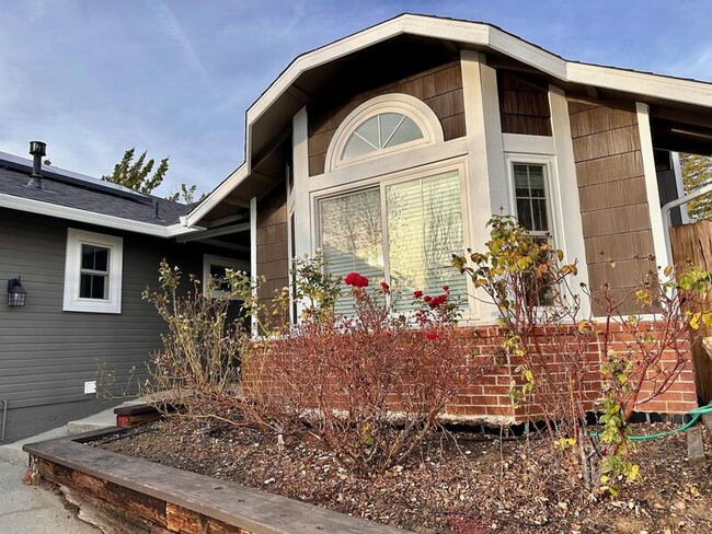 Building Photo - 148 Castlemont Dr