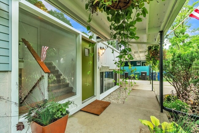 Building Photo - 1807 Fair St