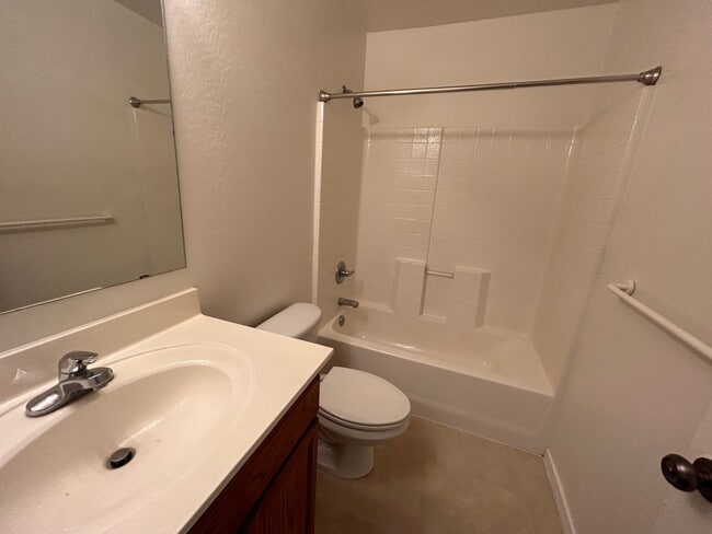 Building Photo - 2640 E Silversmith Trail