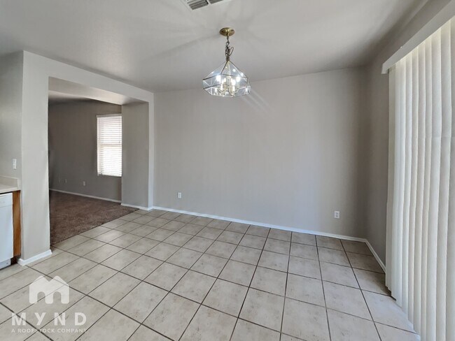 Building Photo - 550 W Kingman Dr