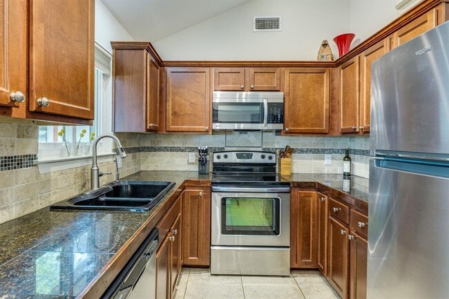 Building Photo - 418 Grand Prairie Cir