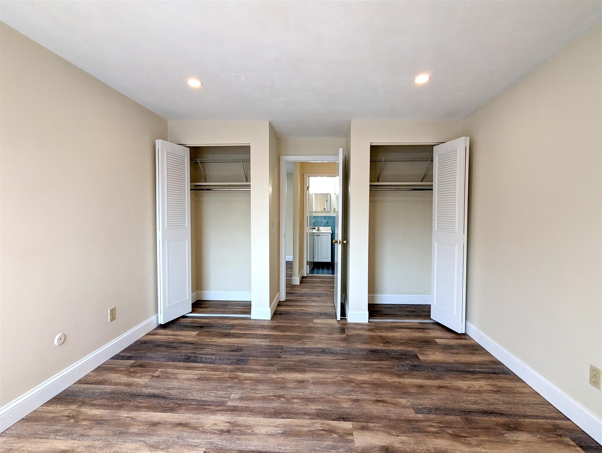 Building Photo - 84 Newbury St