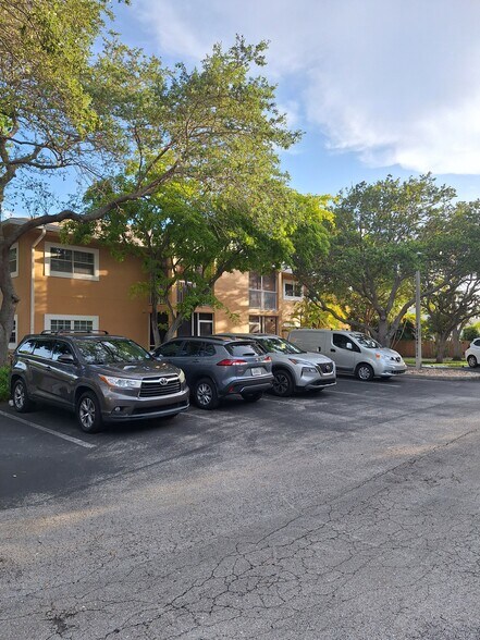 Building Photo - 401 SE 10th St