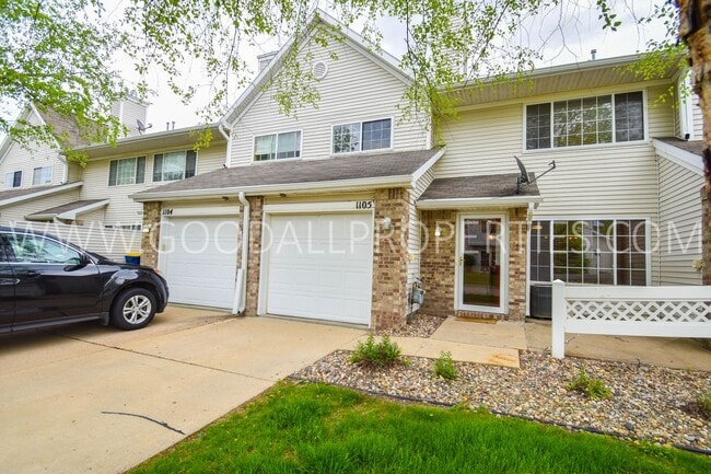Building Photo - 2 Bedroom 1.5 Bath Townhome In West Des Moines
