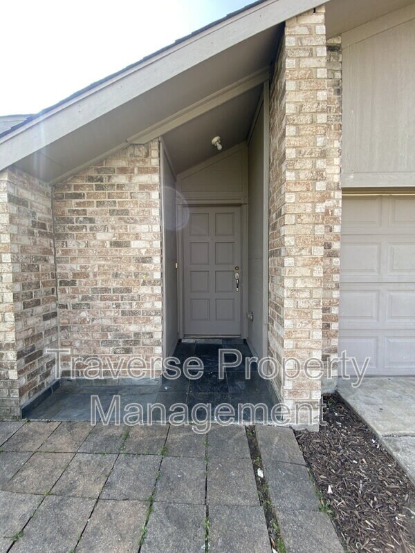 Building Photo - 2420 Springridge Dr