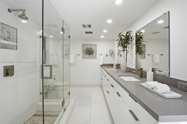 Building Photo - 1180 S Ocean Blvd