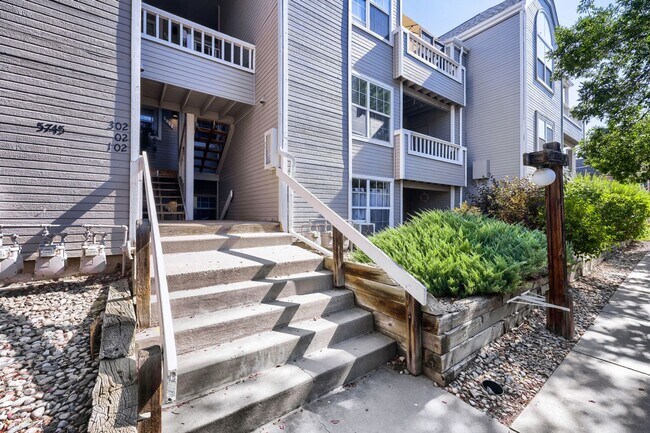 Building Photo - SPACIOUS & UPDATED 1BD/1BA Condo- Lakewood, CO! Available NOW!