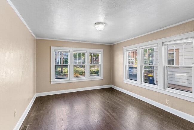 Building Photo - Charming 2-Bed Home with Hardwood Floors & Bright, Open Living Spaces!