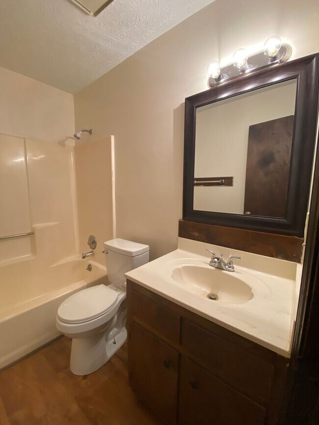 Building Photo - 113/115 St Andrews Ct