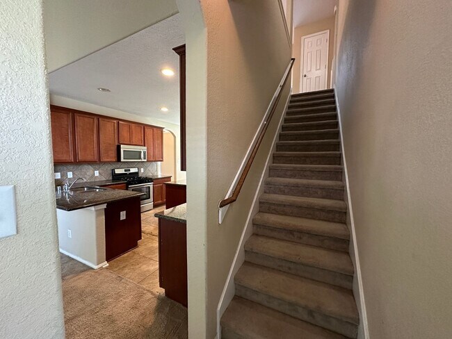 Building Photo - For Lease | 4 Bed, 2.5 Bath | 2,587 Sq Ft ...