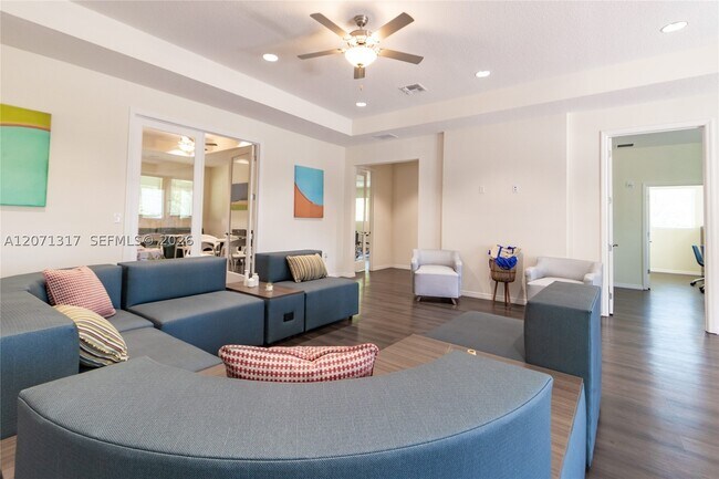 Building Photo - 8247 Tanager Sq