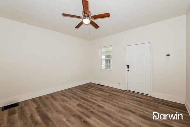 Building Photo - 1106 N Oakland Ave