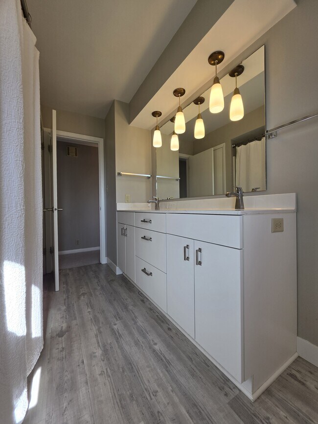 Building Photo - 3835 Lost Valley Rd SE