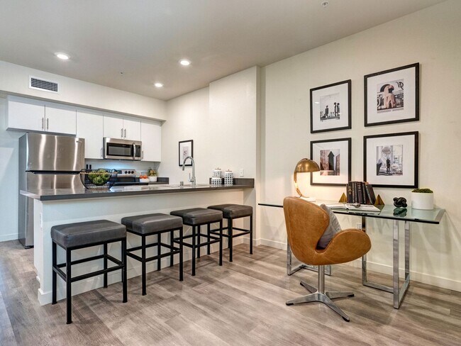 Interior Photo - 3500 Chesapeake