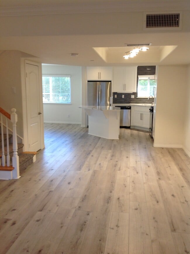 Building Photo - 4023 Bluff View Way