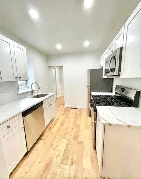 Building Photo - 2457 Gaul St