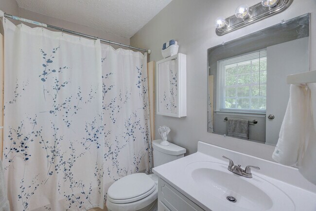 Building Photo - 213 El Ogden Dr