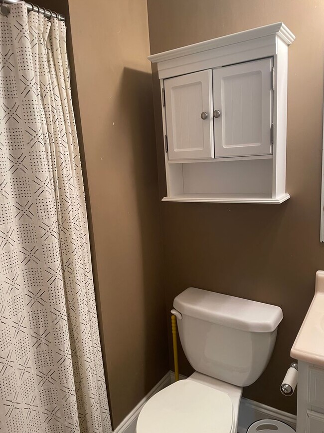 Building Photo - Crestview Home walking distance to Normaltown