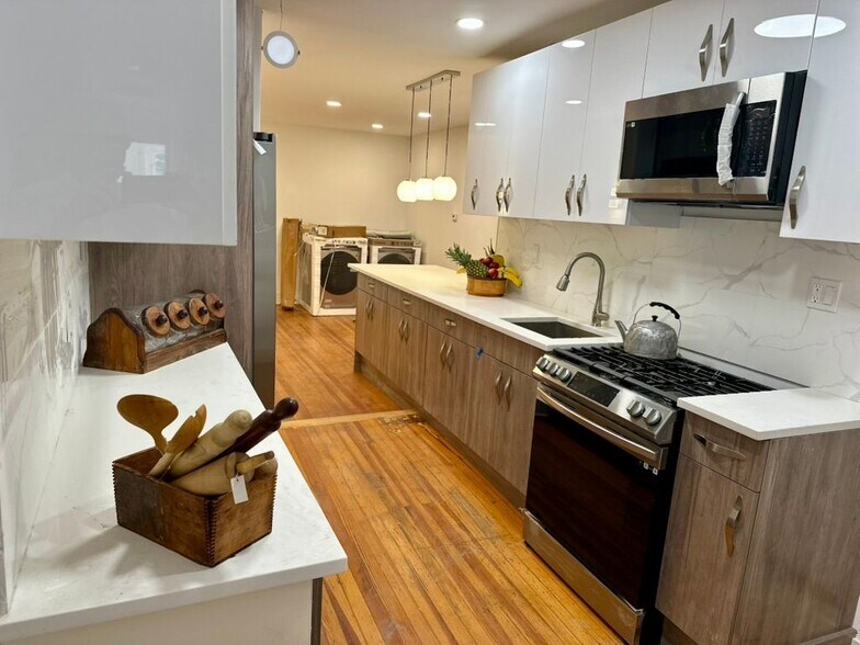 Building Photo - 328 High St