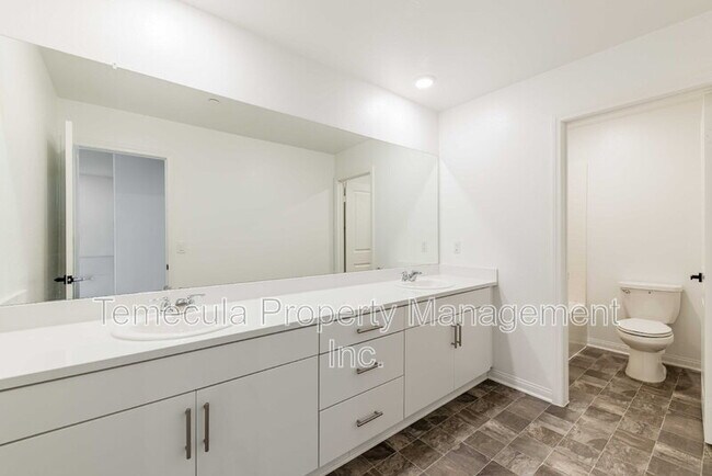 Building Photo - 1816 Tapaderos St