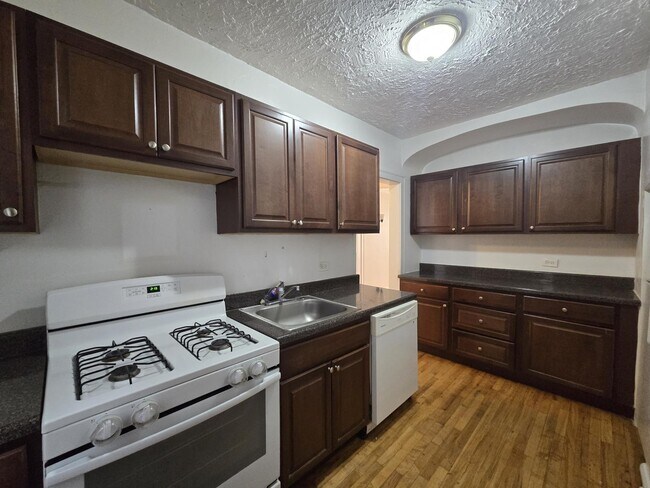 Building Photo - 1808 W Farwell Ave