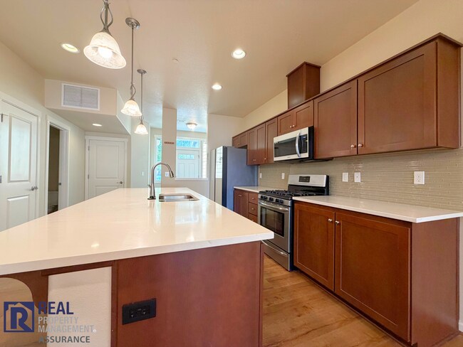 Building Photo - Modern Beaverton 3BR/3BA Townhome with Garage Near Nike & Intel