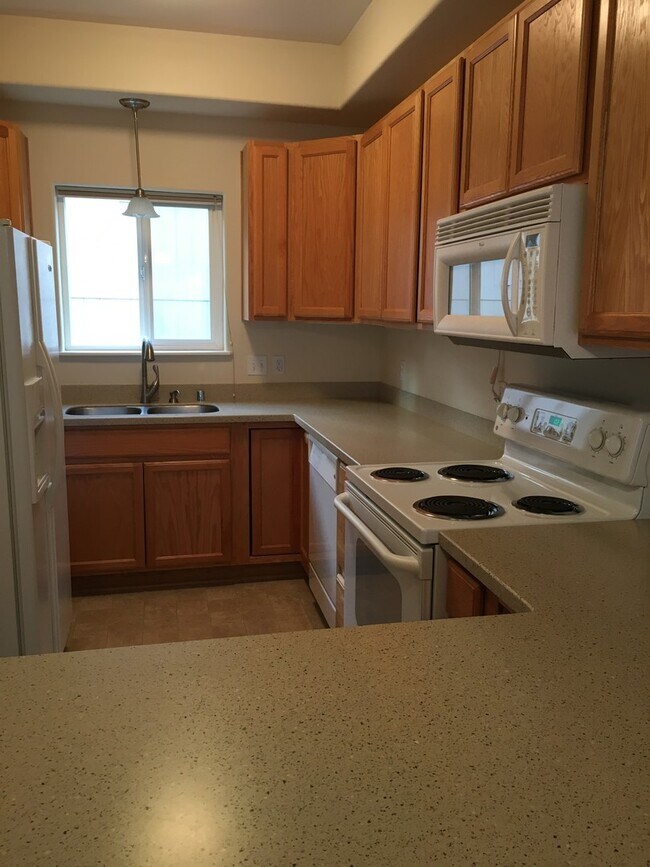 Building Photo - Charming Comfort: A Welcoming and Practical 2-Bedroom Townhome with Garage