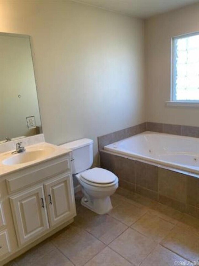 Building Photo - 27 Broadmoor Cir