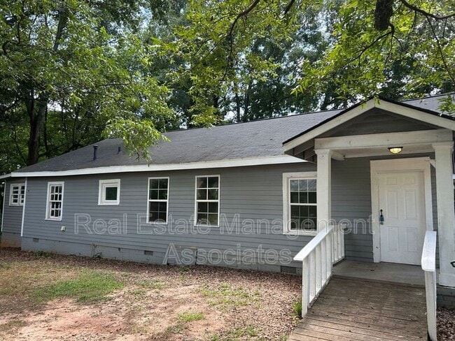Primary Photo - 1102 Meriwether St