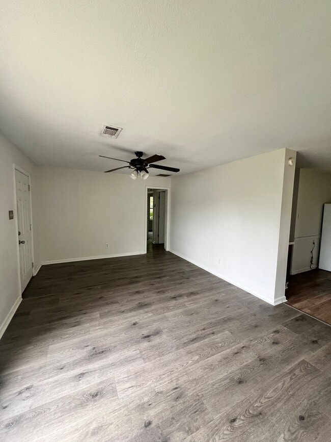 Primary Photo - 3 bdrm 1 bath