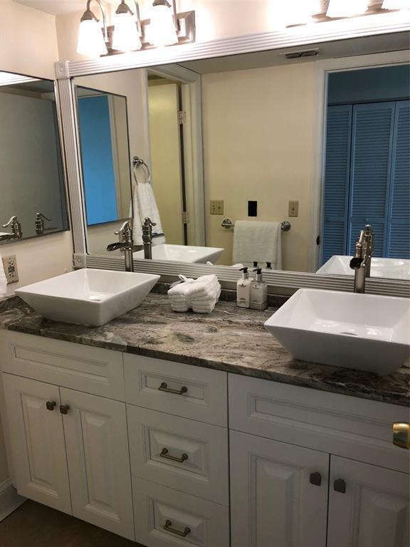 Building Photo - 160 Columbia Dr