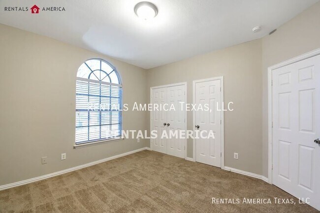 Building Photo - Villas at Suncreek, Allen! Beautiful 5 Bed...