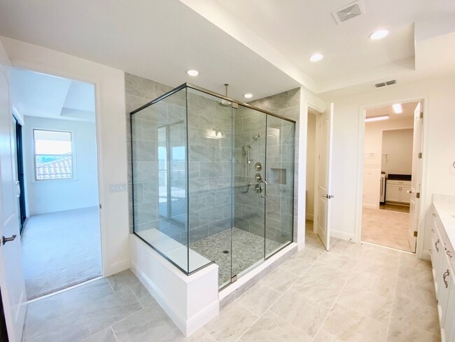 Building Photo - Luxury house for rent