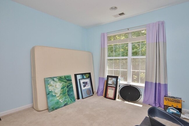Building Photo - 836 Huntington Dr
