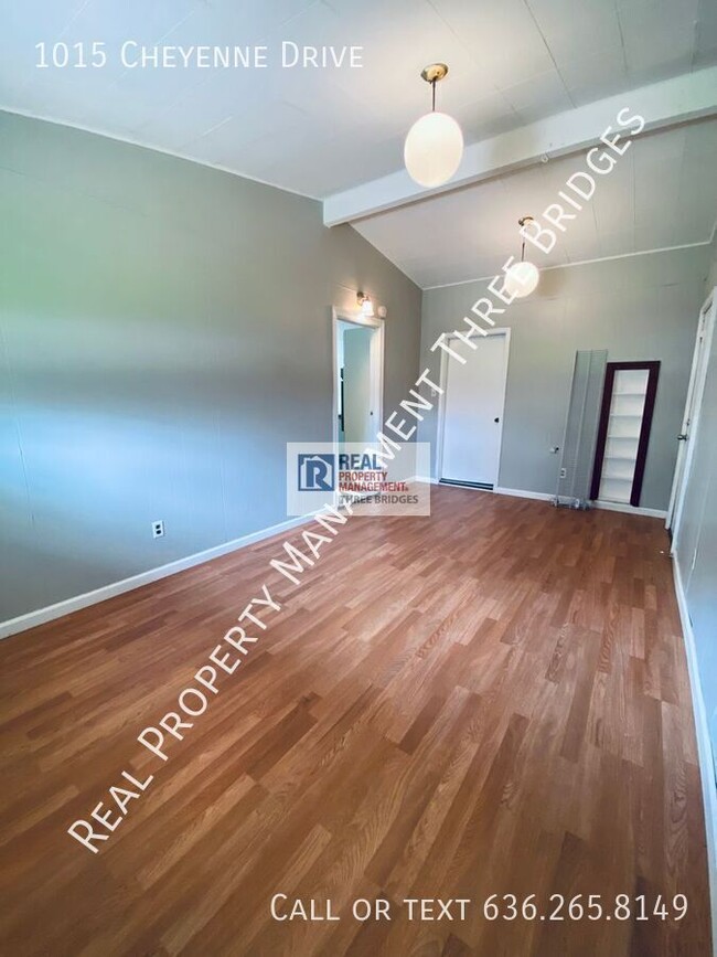 Building Photo - 1015 Cheyenne Dr