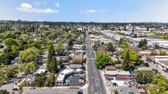 Building Photo - 612 Petaluma Blvd S