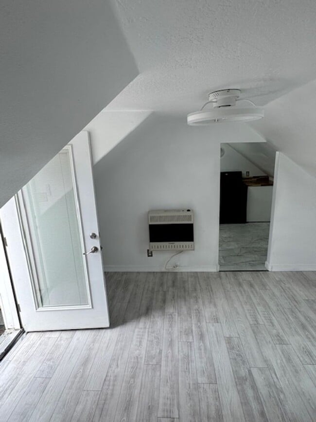 Building Photo - RENOVATED UPSTAIRS 2 BEDROOM HOME- FULL PRIVATE UPPER LEVEL