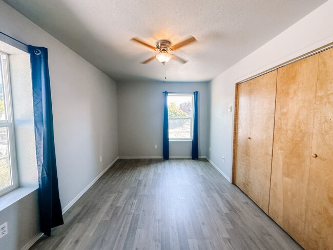 Building Photo - Charming single-level home nestled on Dillon's east side.