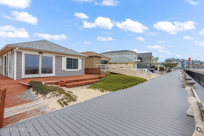 Building Photo - 115 Boardwalk