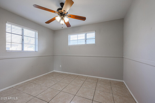 Building Photo - 1120 E Palo Verde Dr
