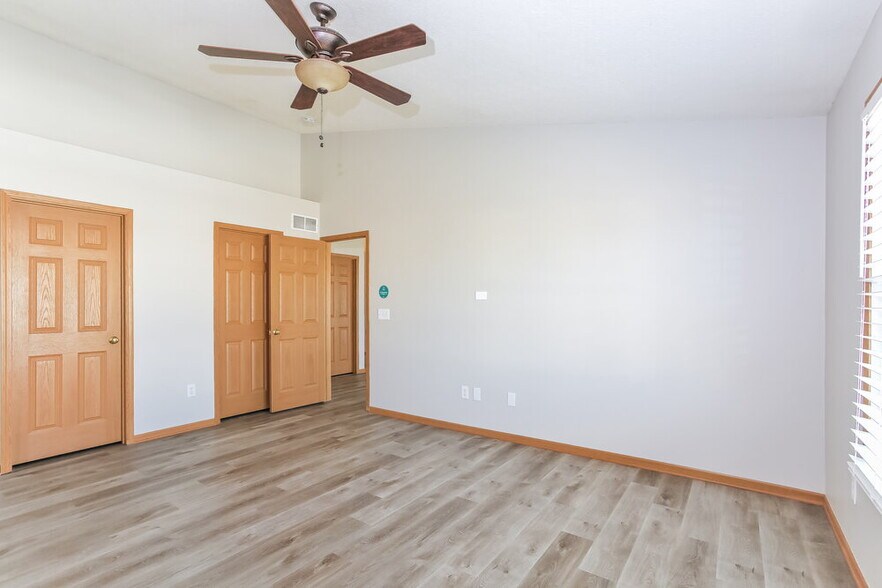 Building Photo - 5924 Westbank Dr