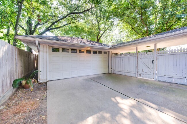 Building Photo - 1107 Blue Willow Dr