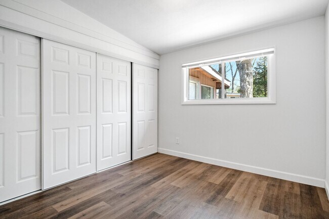 Building Photo - Large 3 bed home for Rent