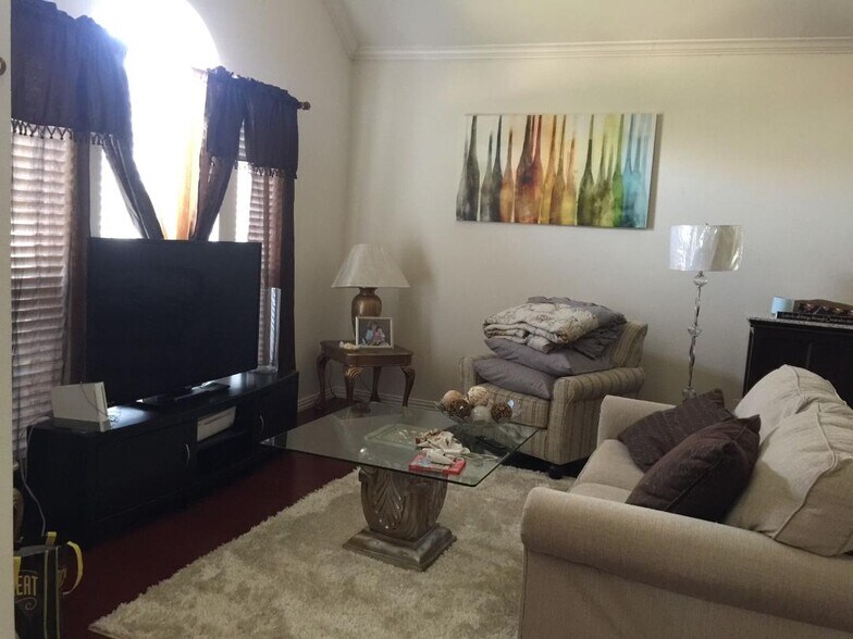 Building Photo - 4522 Oak Shores Dr